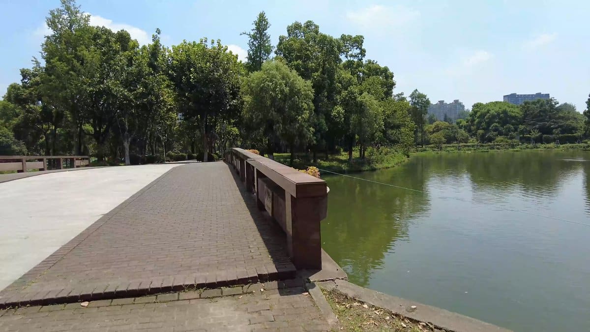 Arch bridge crossing the lake