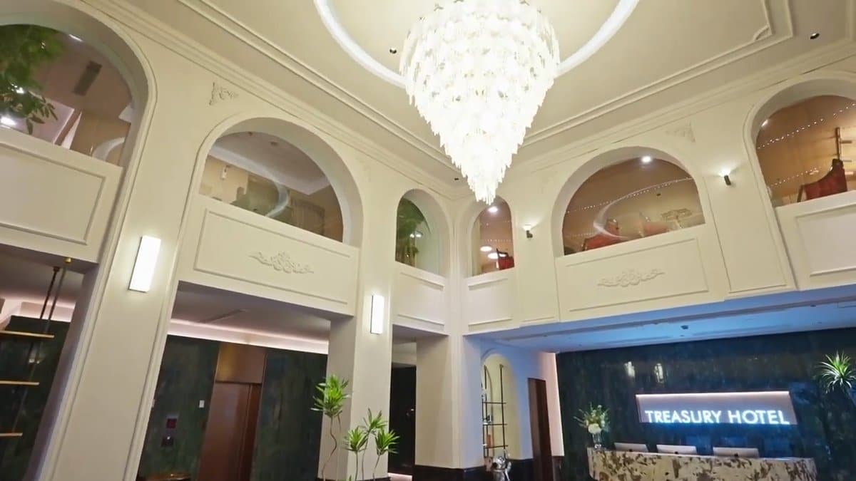 Atrium chandelier and arcades