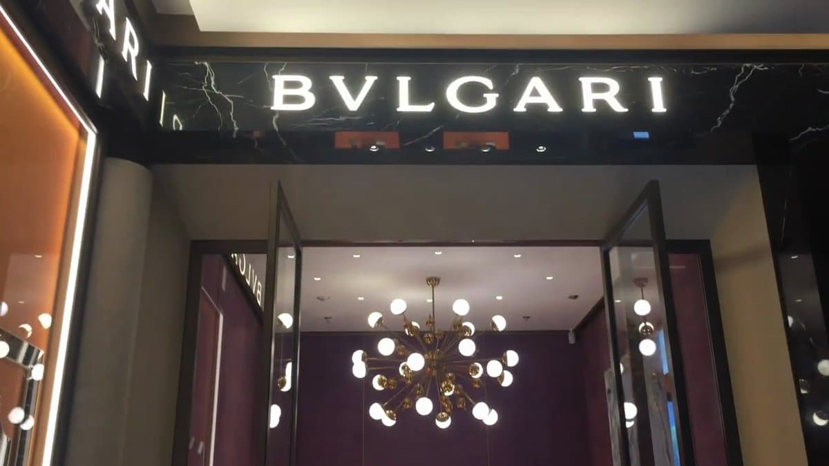 Bronze BVLGARI name above inner doorway