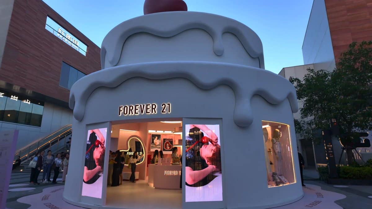Cake-shaped Forever 21 riverside store