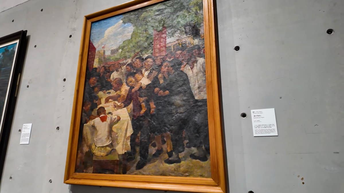 Crowded gilt-framed history scene