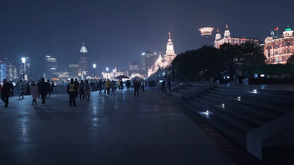 Crowds packing the Bund at night