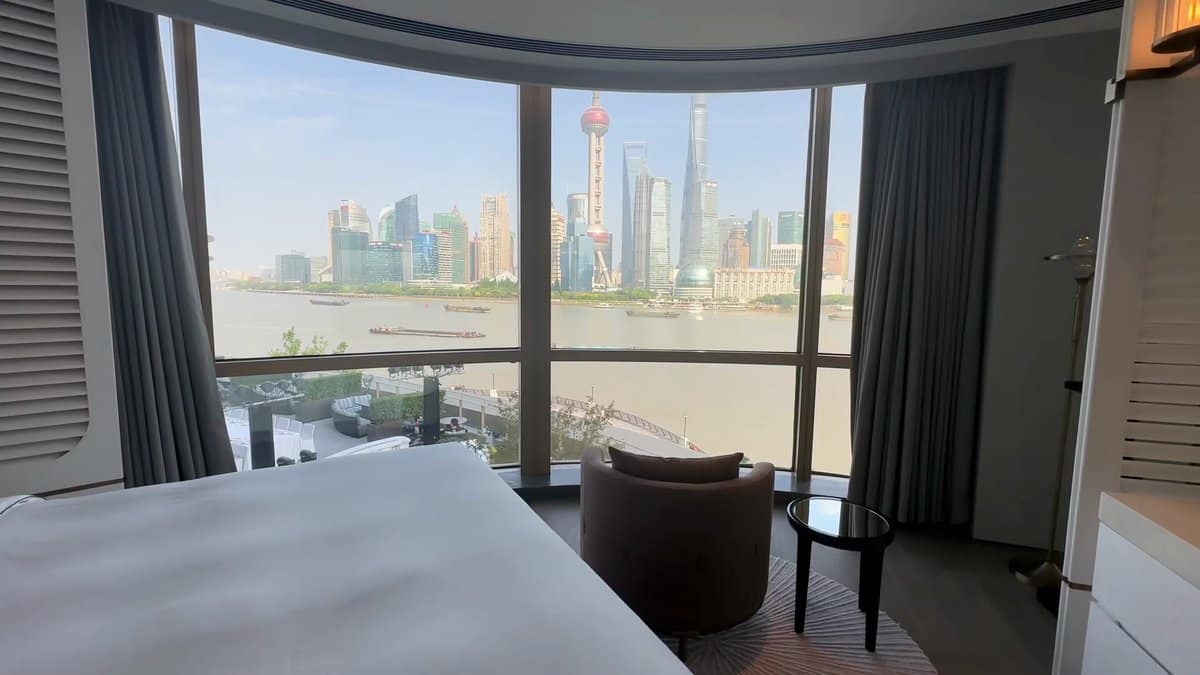 Curved window wall in bedroom