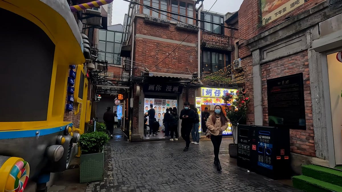 Curved yellow corner shopfront