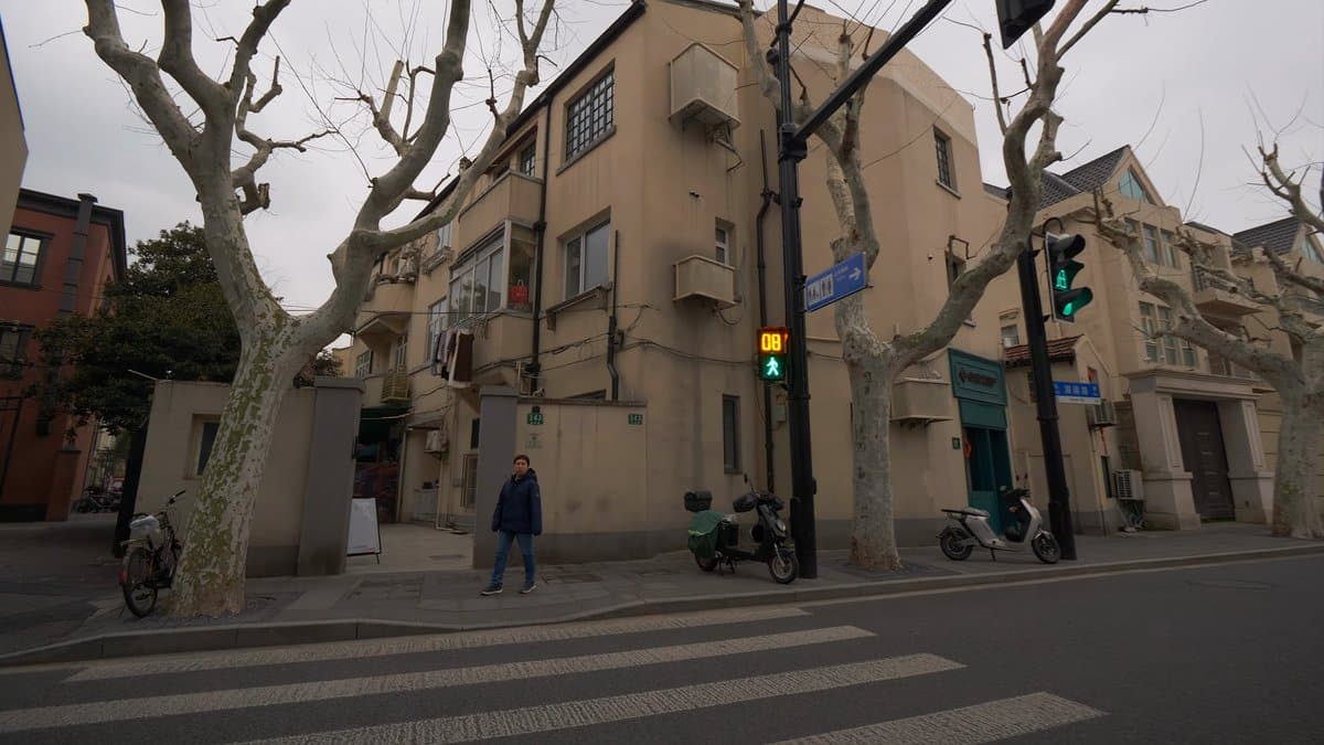 Cyclist at tan-rendered corner