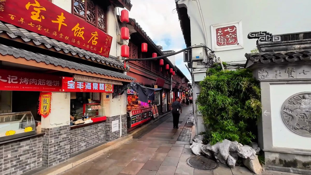 Famous Haitang cake shop window