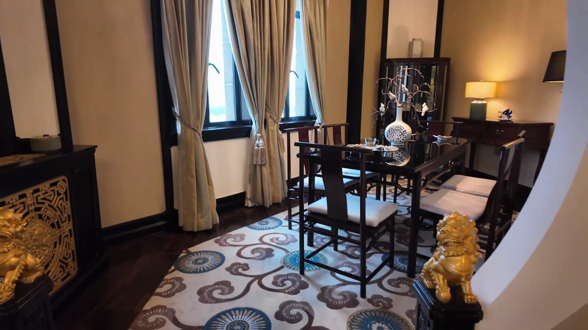 Formal dining corner details