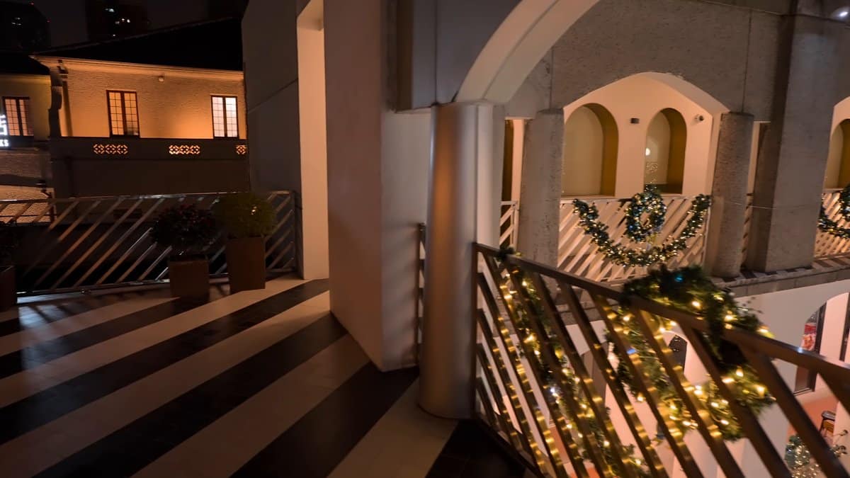 Garlanded staircase from the gallery