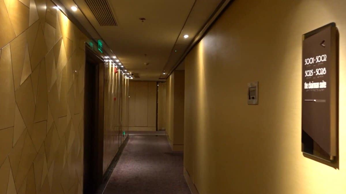 Gold-panelled guest floor corridor