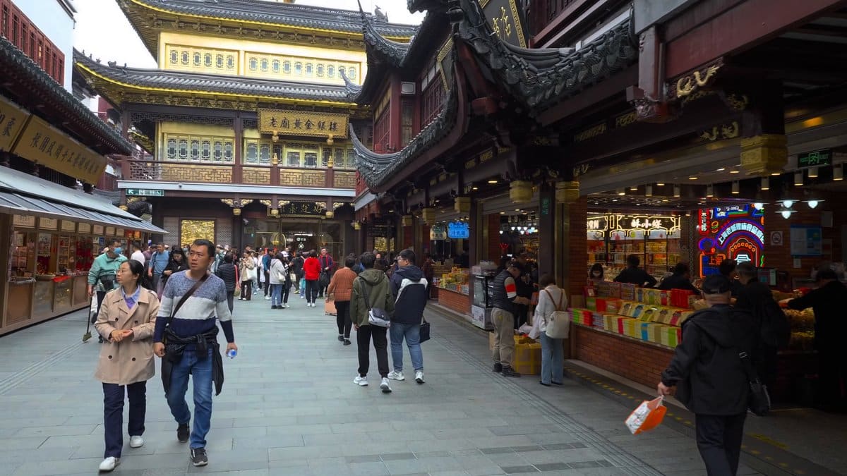 Gold-roofed pavilion over shopping lane