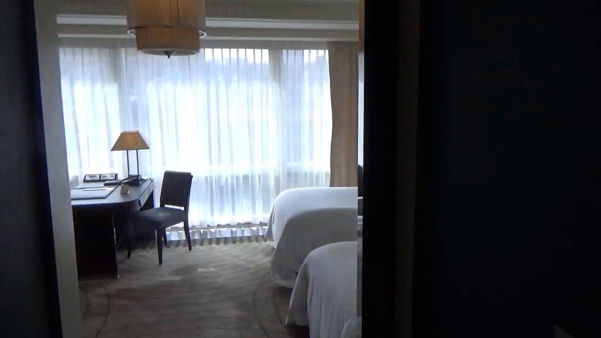 Guest room from the entry