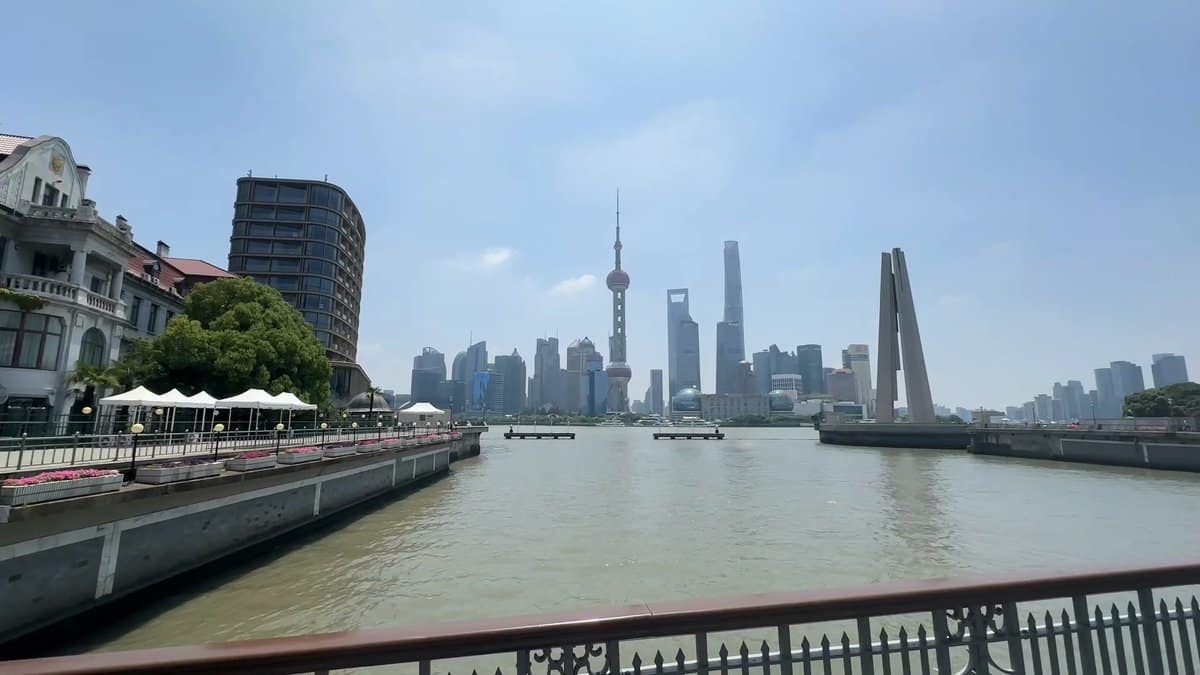 Huangpu view from hotel promenade