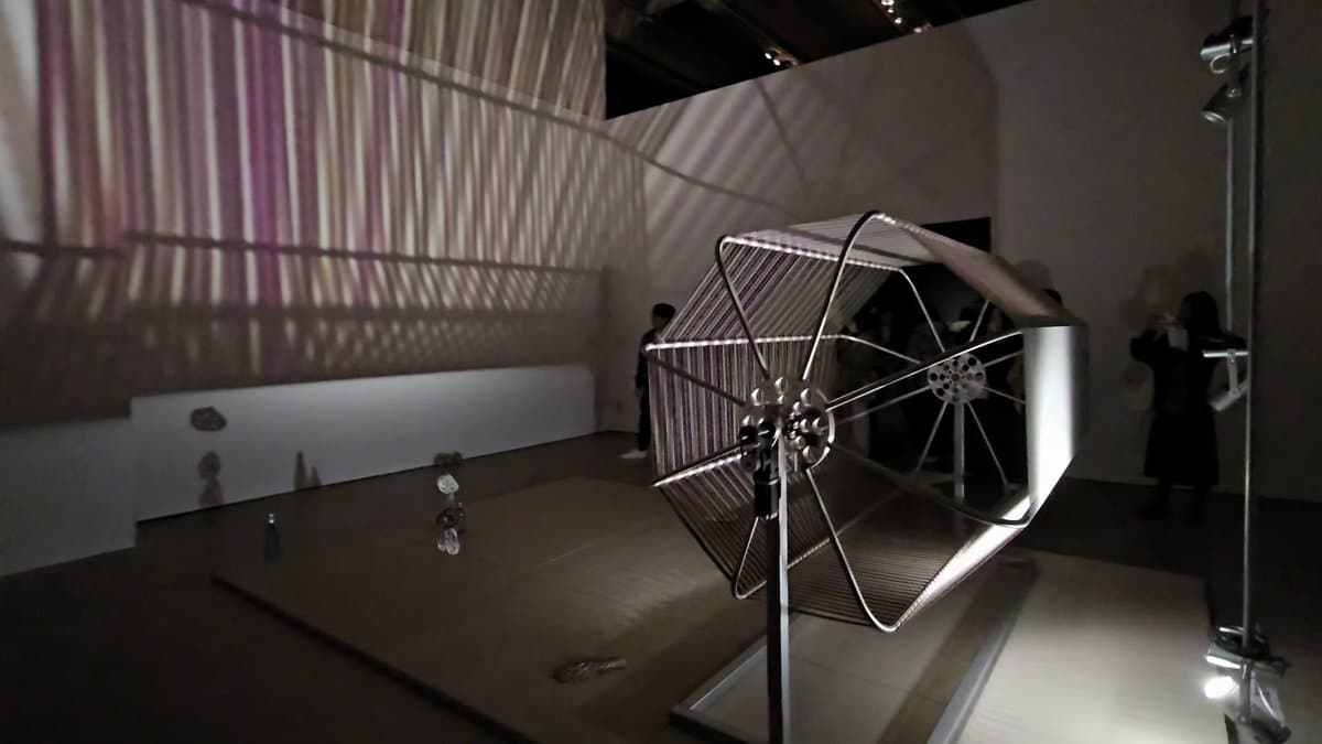 Kinetic metal sculpture with fanned blades