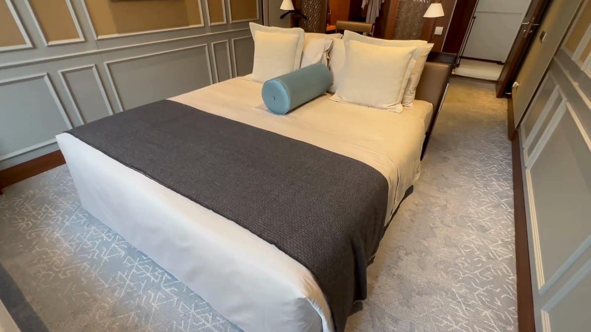 King bed from the foot