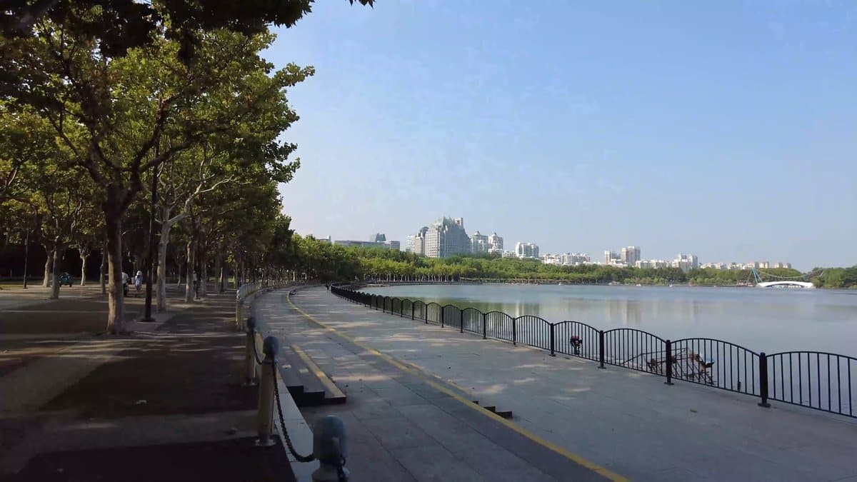 Lakeside promenade facing the skyline