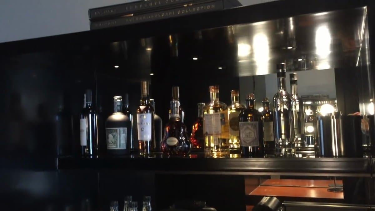 Lit minibar in black lacquer cabinet