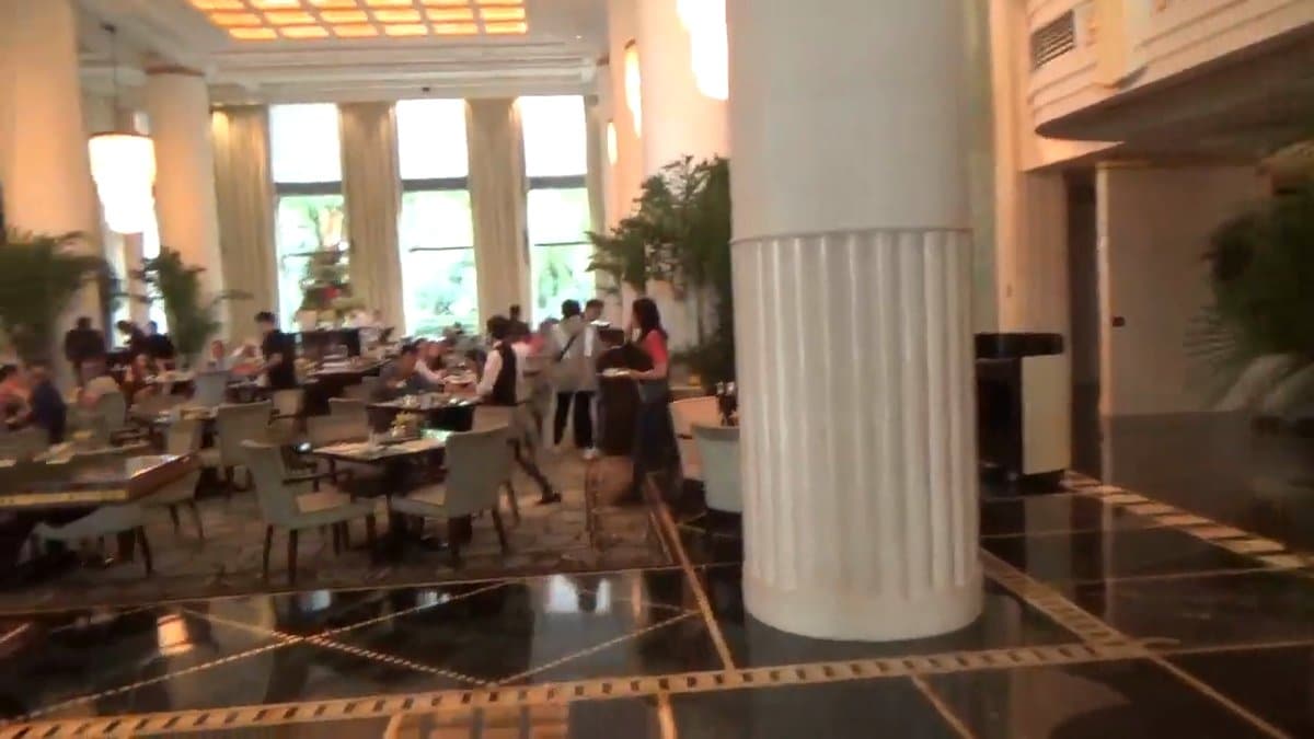 Lobby restaurant with fluted columns