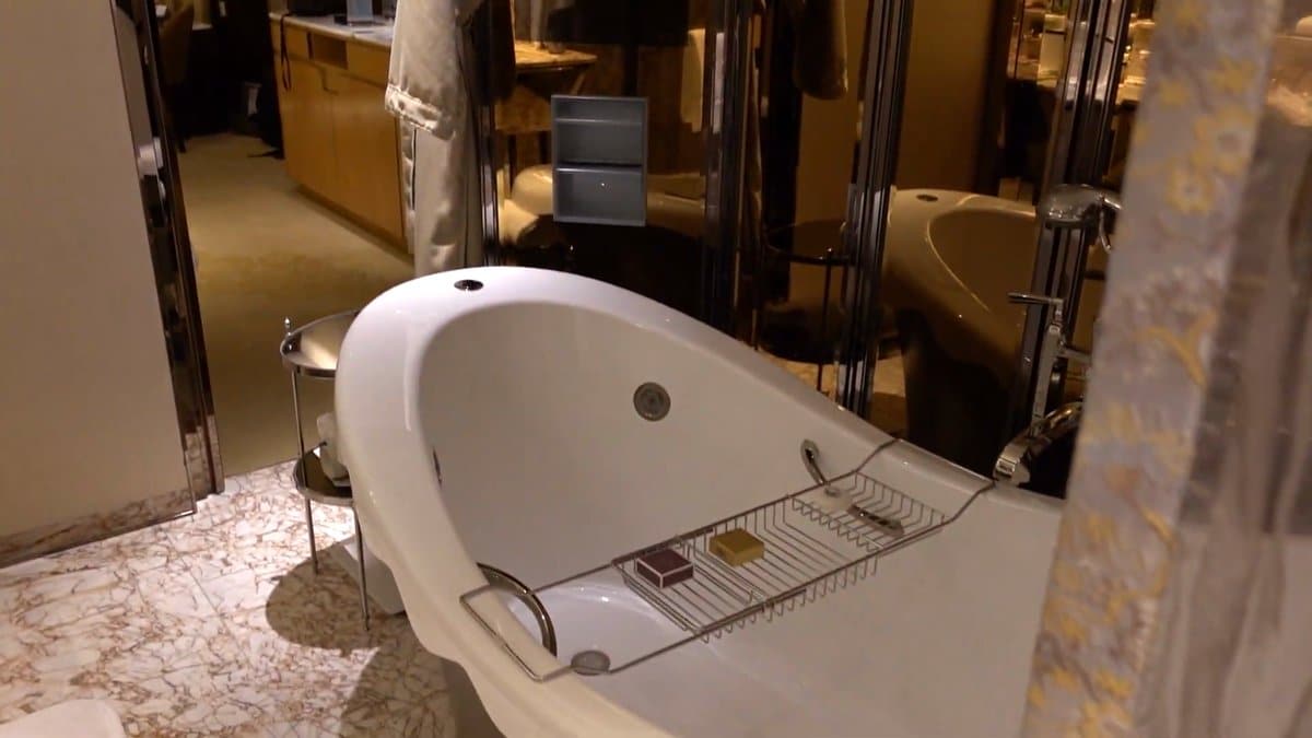 Oval tub with slatted tray