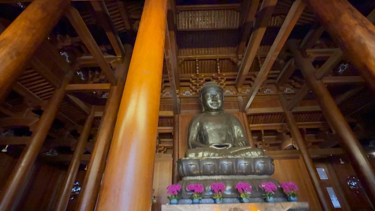 Seated bronze Buddha statue