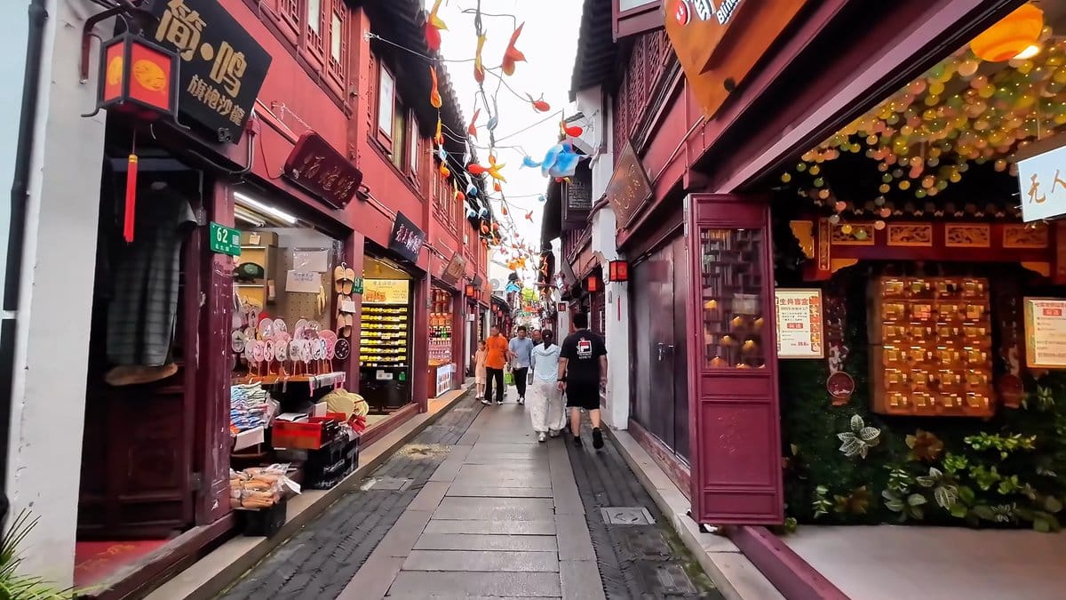 Shops selling bags and household goods along the