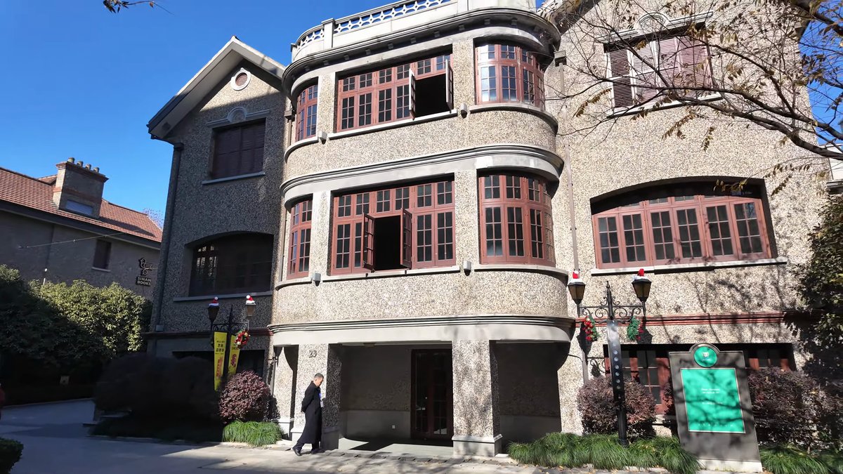 Stepped-gable villa with bay windows