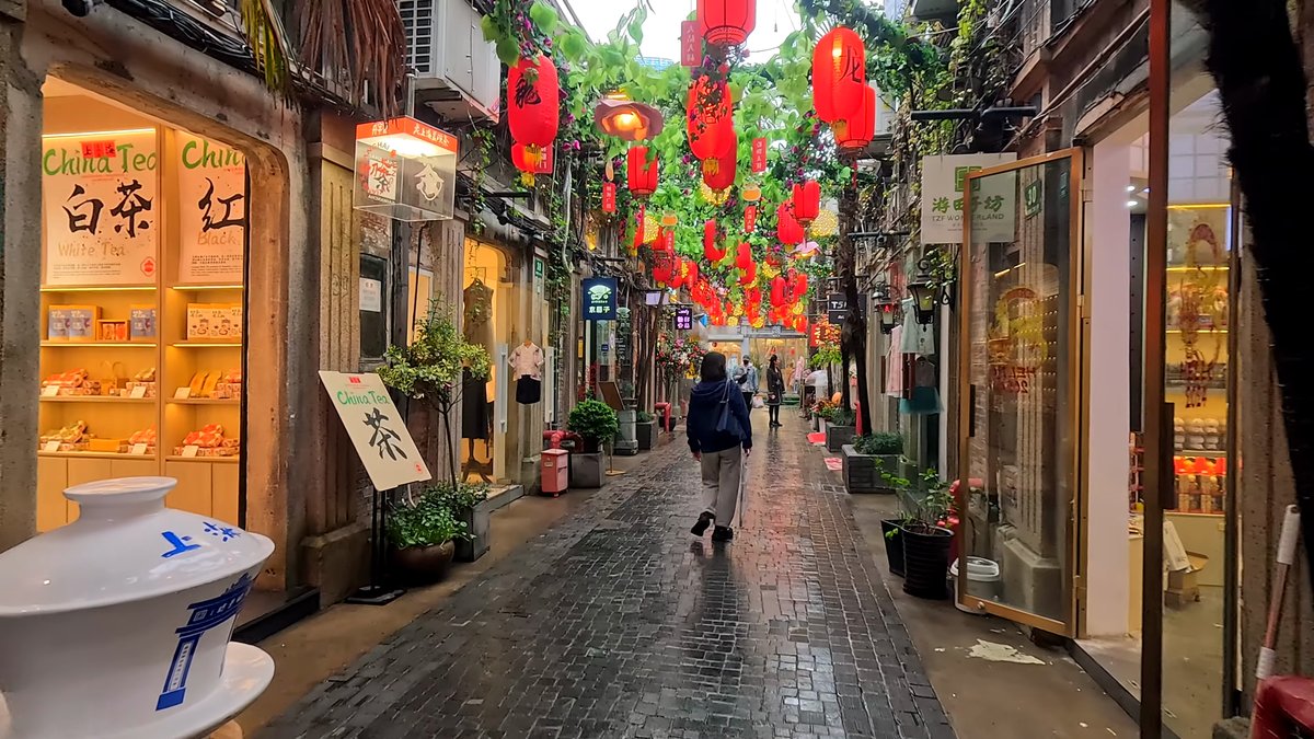 Tea shop's giant porcelain bowl