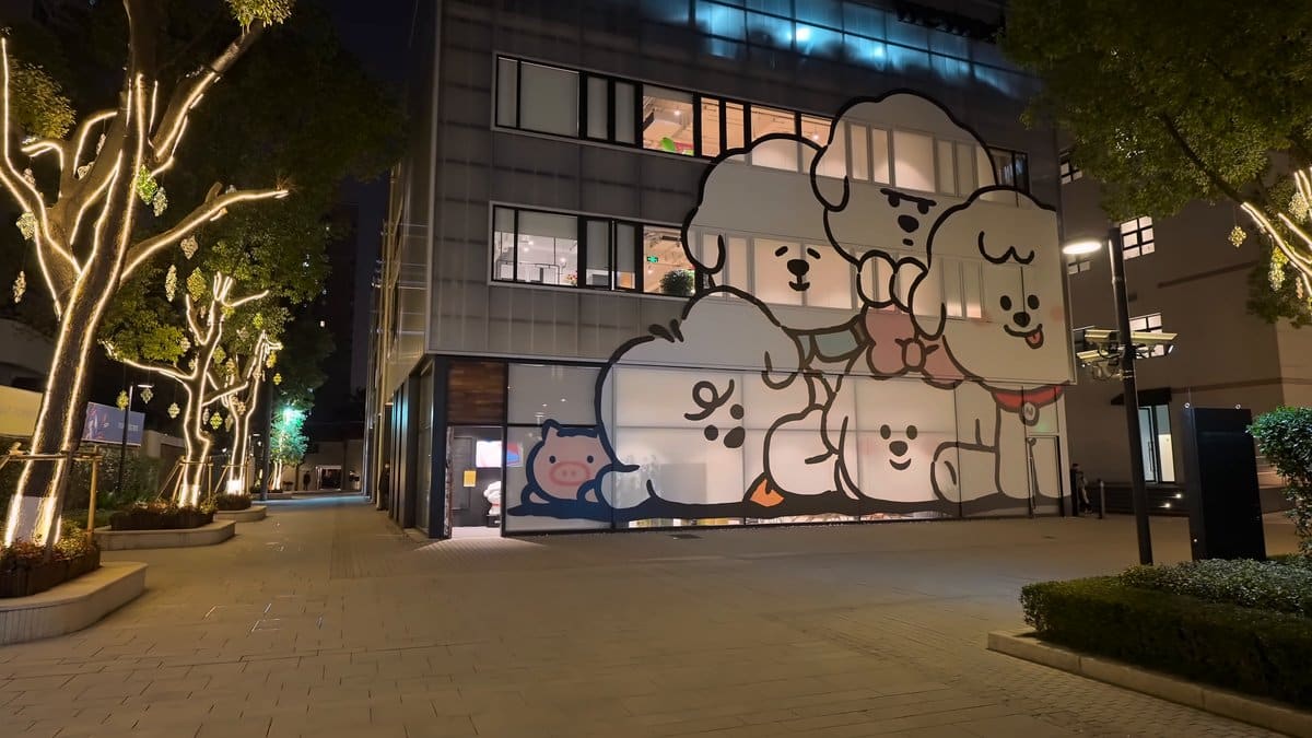 The cartoon mural from closer, the figures filling