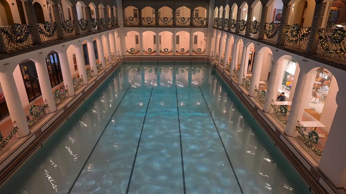 The pool from a corner of the upper