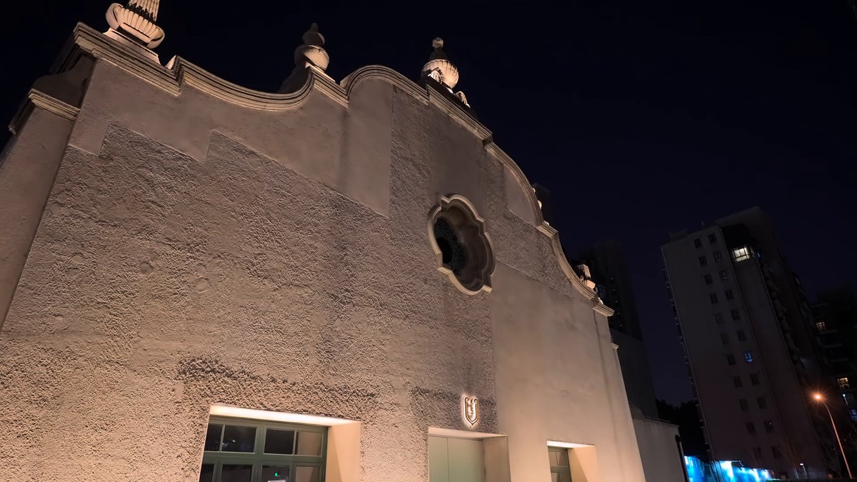 The same gable from a step along, the