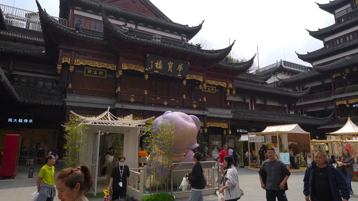 Traditional halls of Yu Garden Bazaar