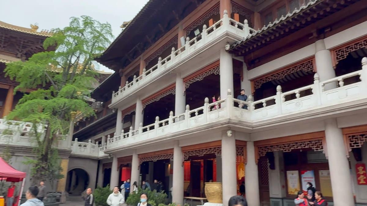 Two-storey courtyard galleries