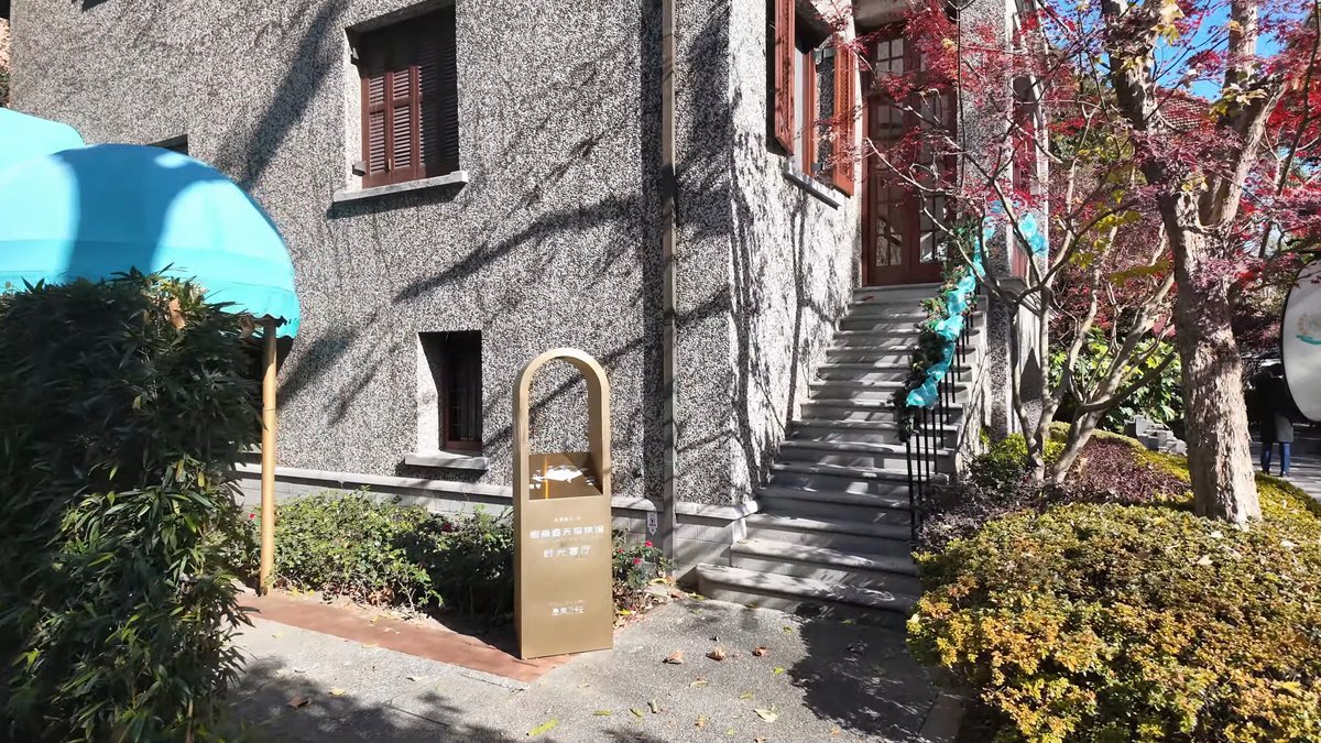 Villa with external stone staircase