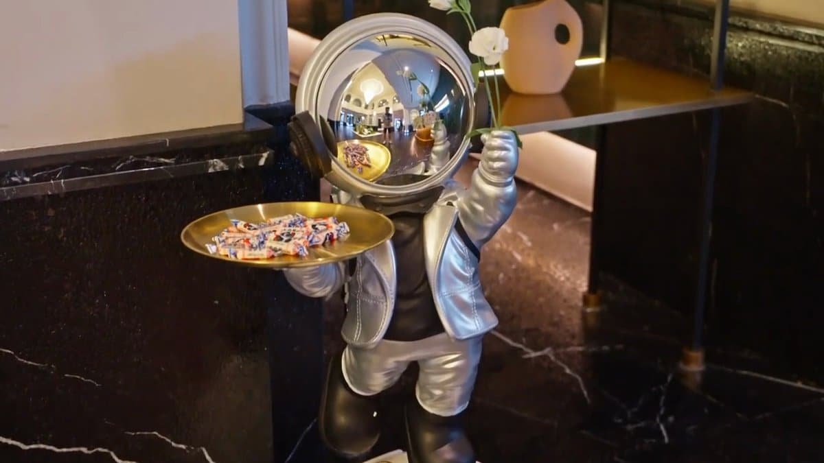Welcome sweets on gilt tray