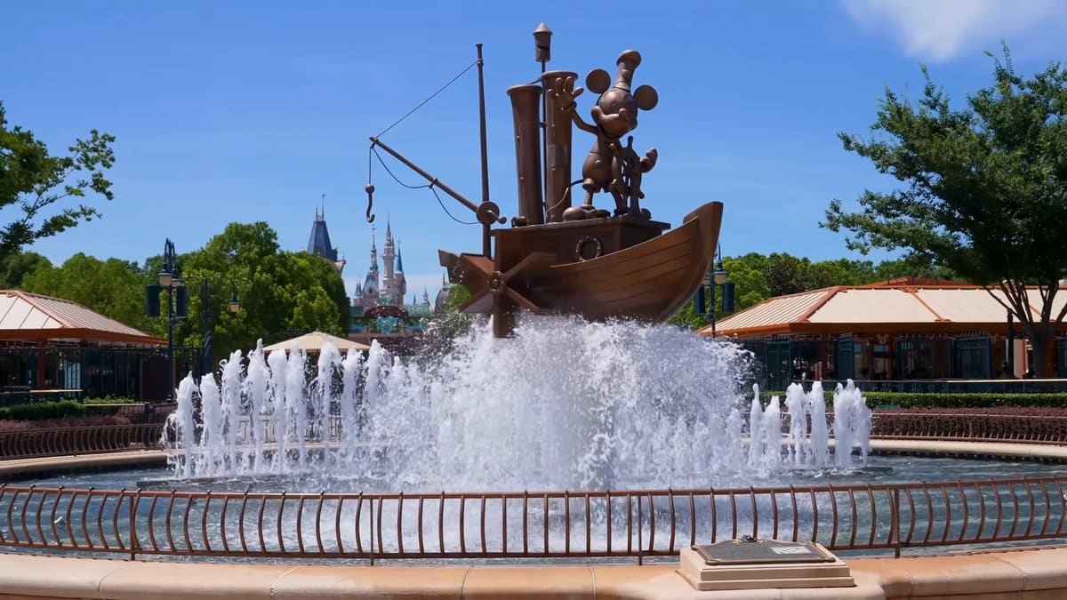 A fountain in the entrance plaza topped by