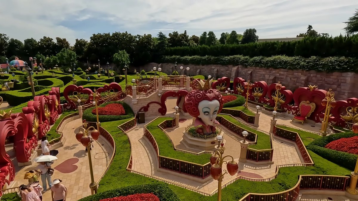 Alice in Wonderland hedge maze