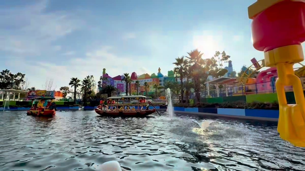Canal opening with fountain spray