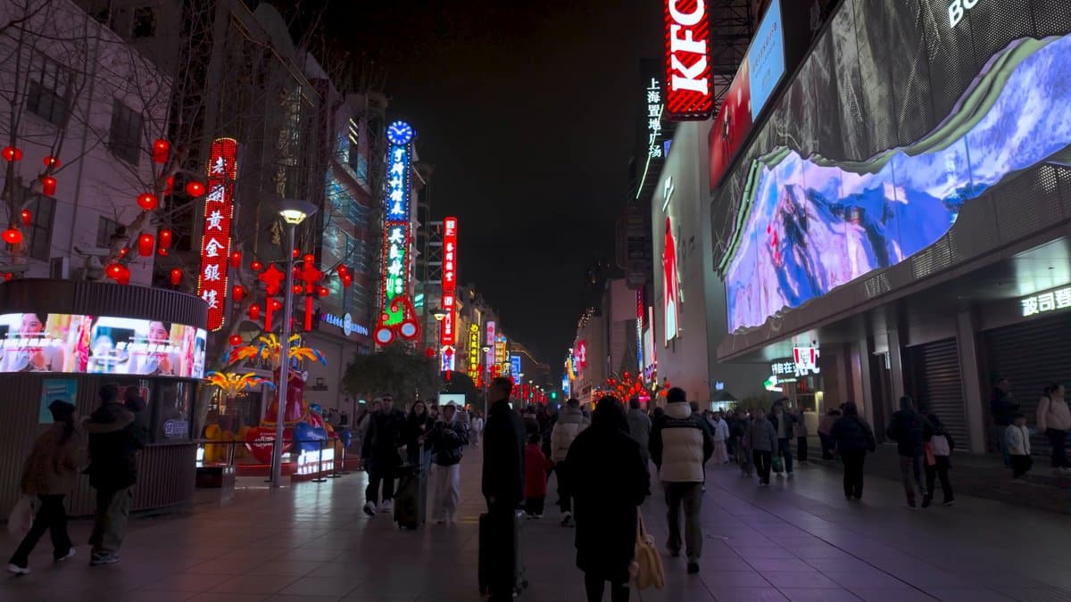 Curved screen and KFC neon