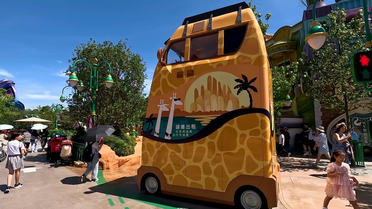 Giraffe-patterned Zootopia bus