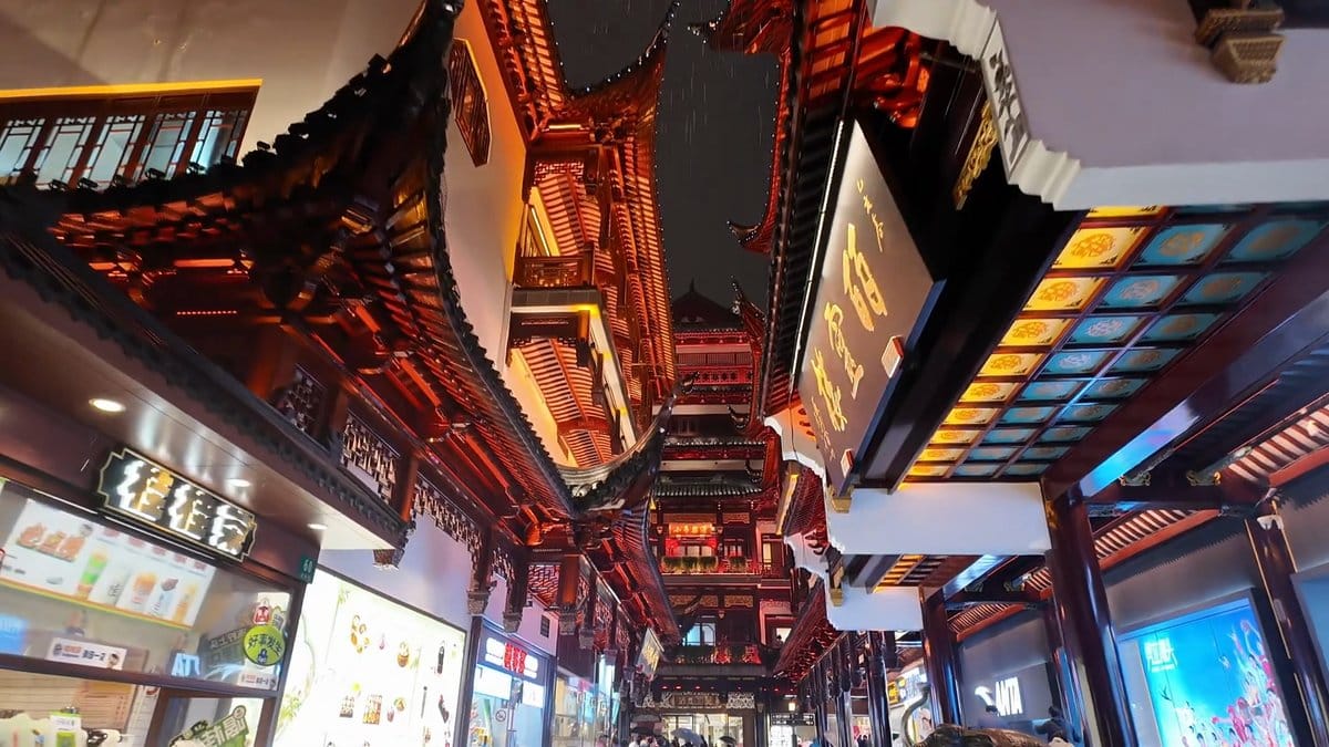 Gold signboard under upturned eaves