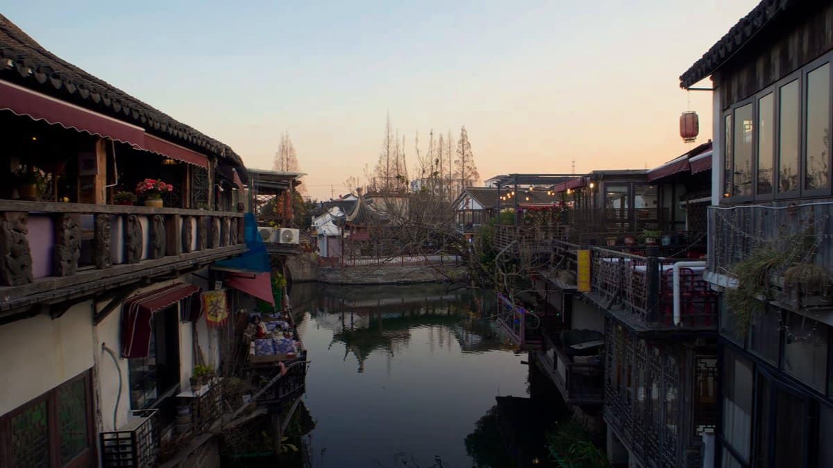 Houses stepping down to water
