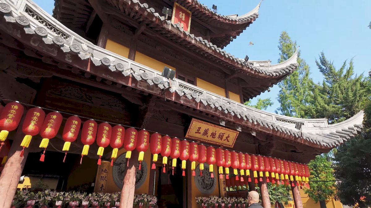 Ksitigarbha Hall hung with lanterns