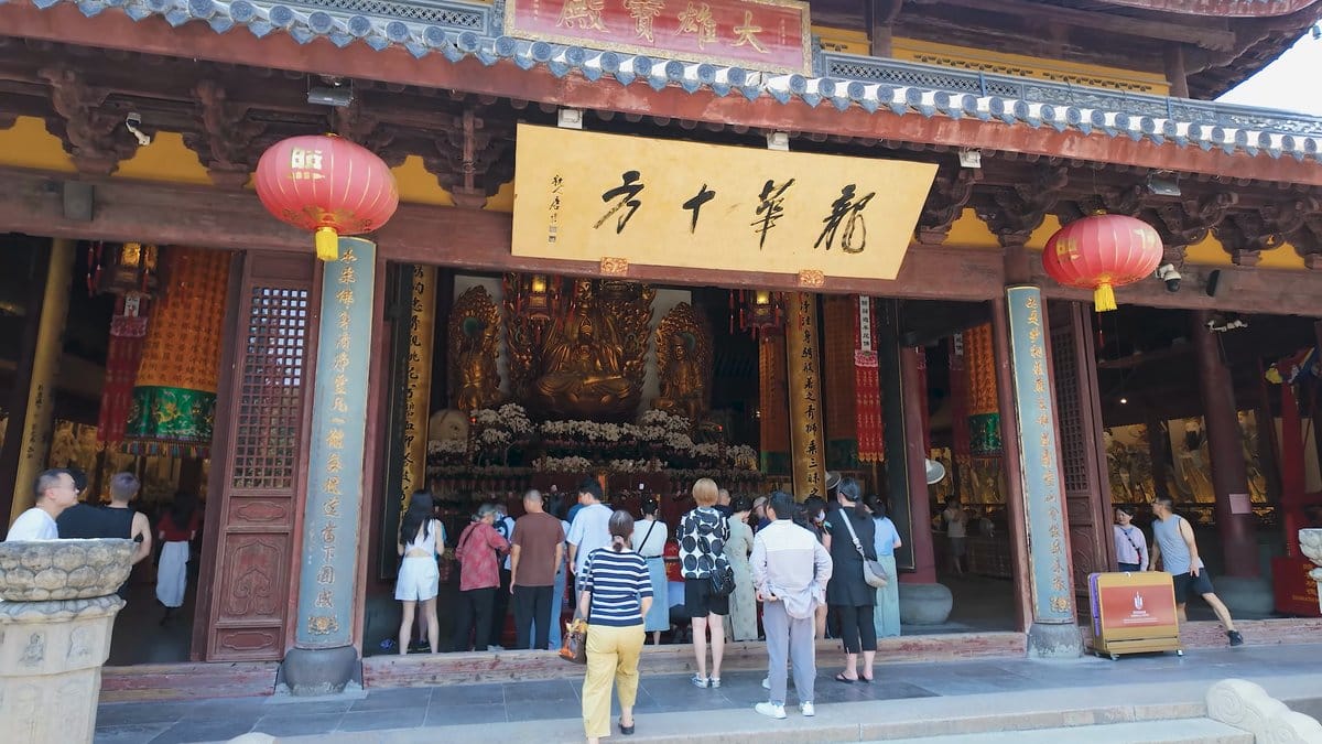 Mahavira Hall at Longhua Temple