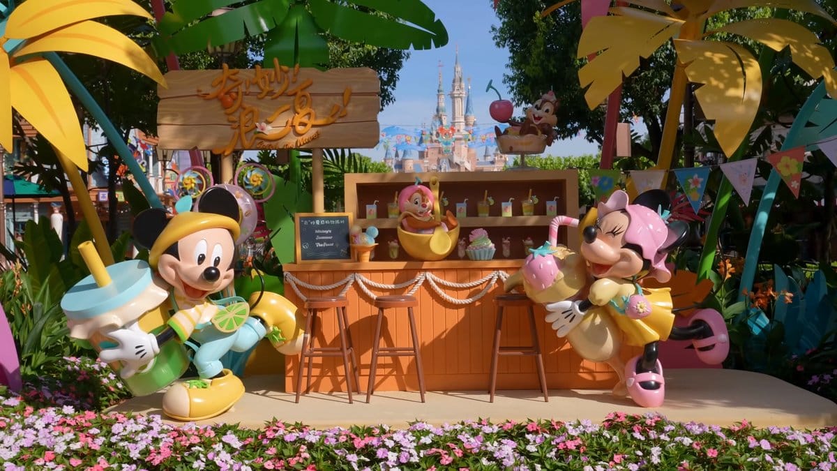 Mickey and Minnie juice stand