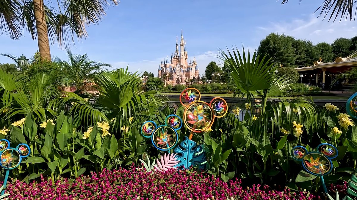 Mickey flower beds before the castle