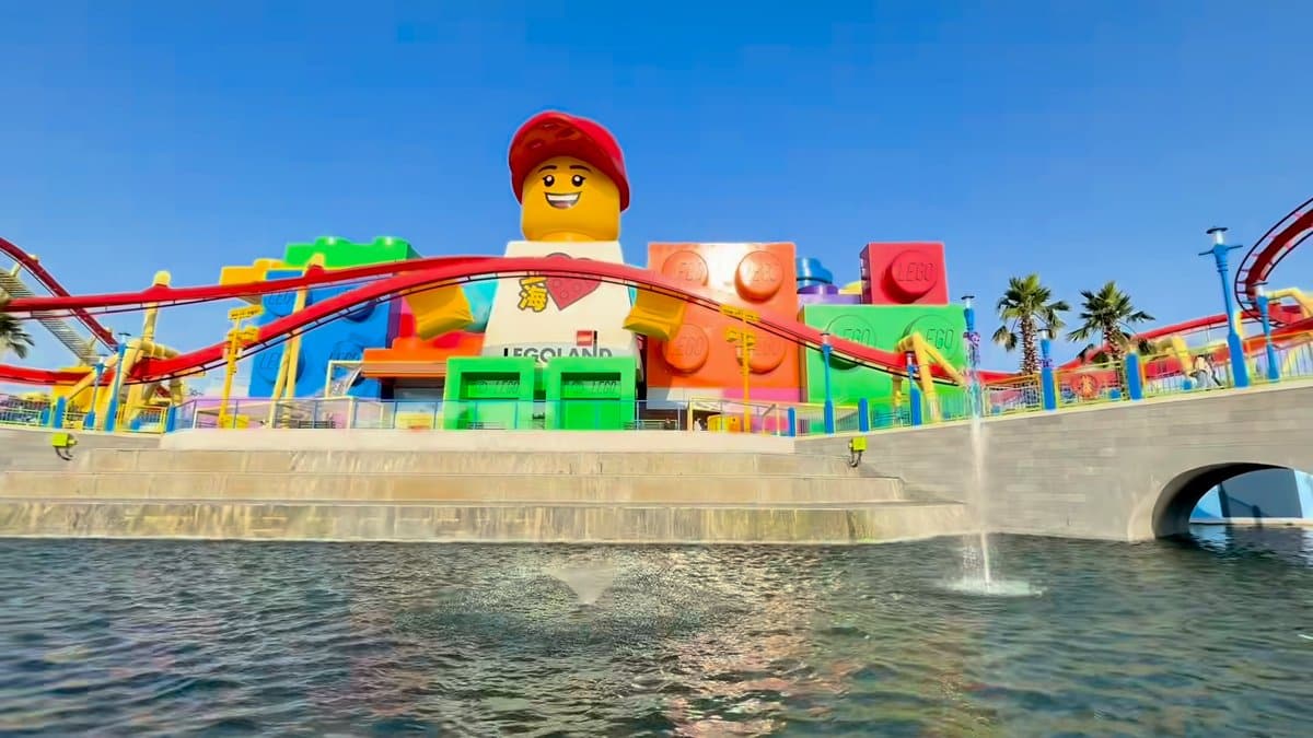 Minifigure head beside canal fountain