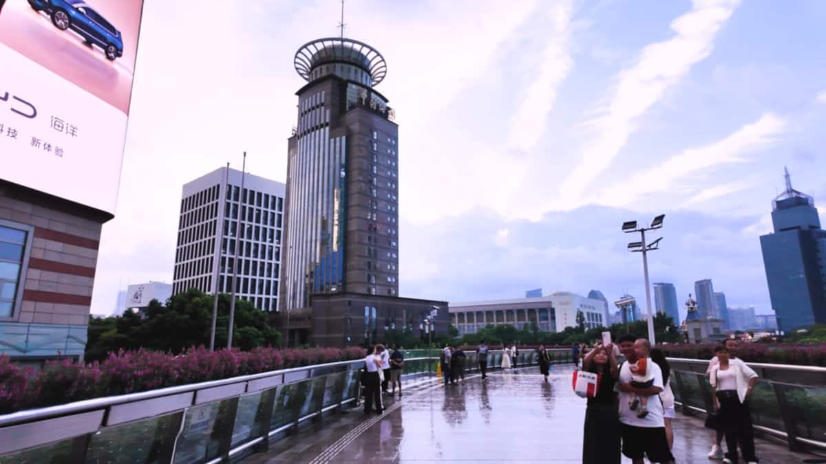 On the Lujiazui circular pedestrian bridge on a