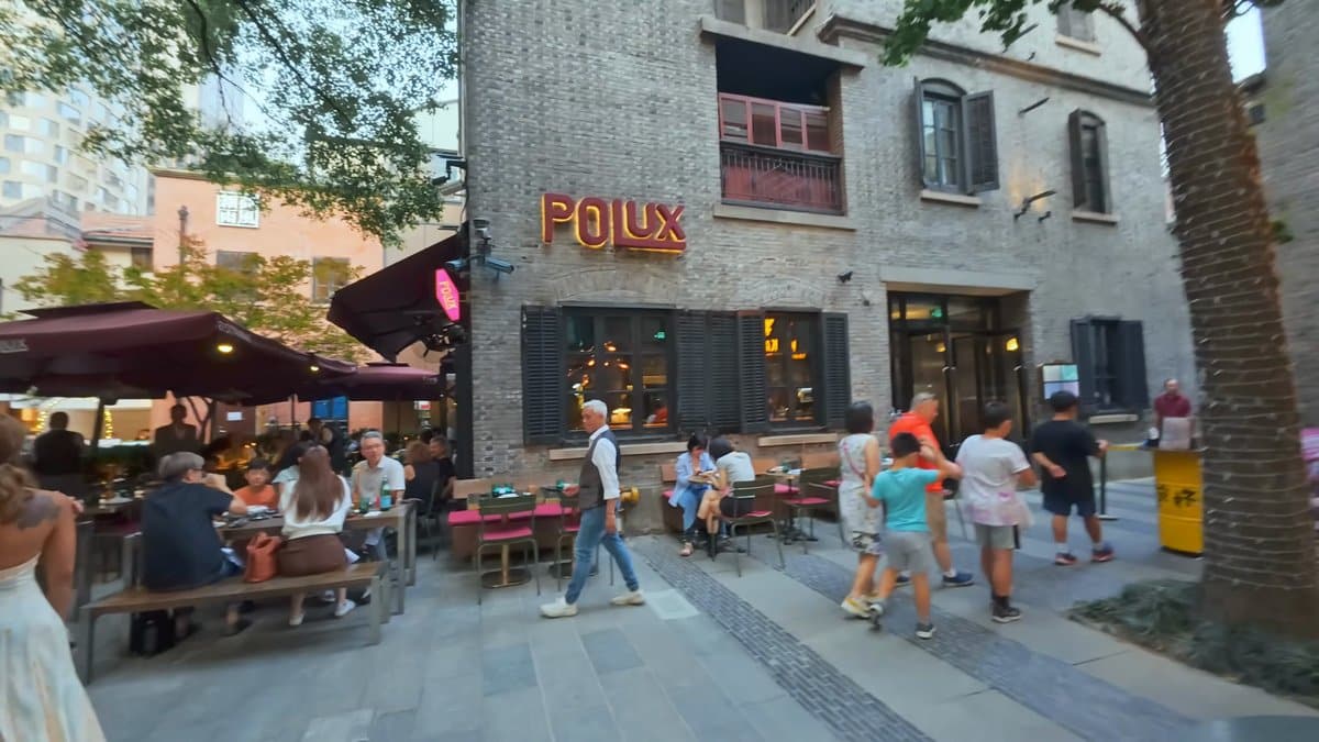 Packed POLUX terrace at dinner
