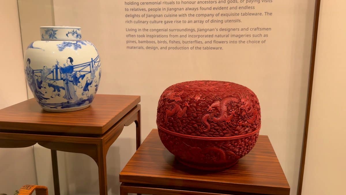 Porcelain jar and carved lacquer