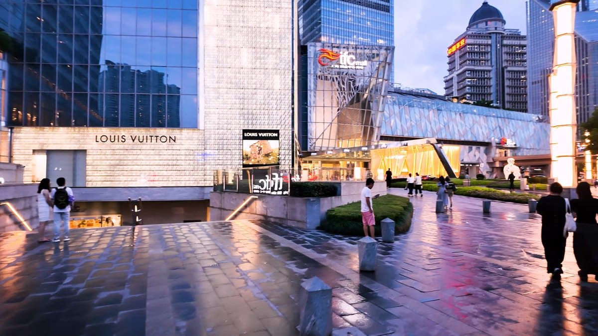 The same plaza from a step to the